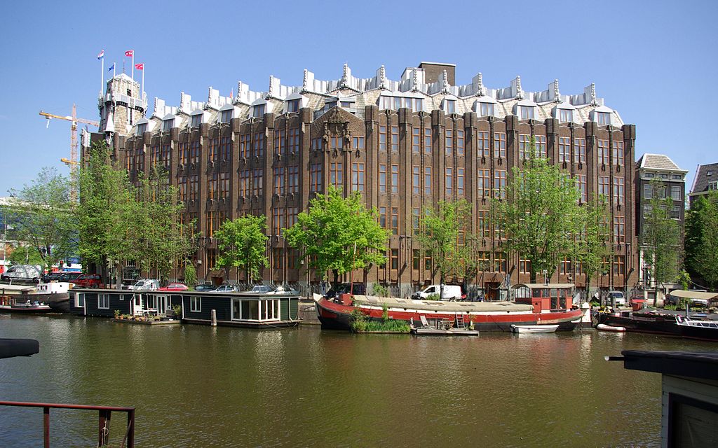 1024px-Amsterdam_Scheepvaarthuis_001