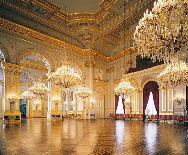 Royal_Palace_Throne4